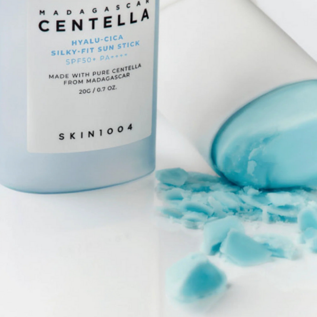 SKIN1004  Madagascar Centella Hyalu-Cica Silky-Fit Sun Stick Mini